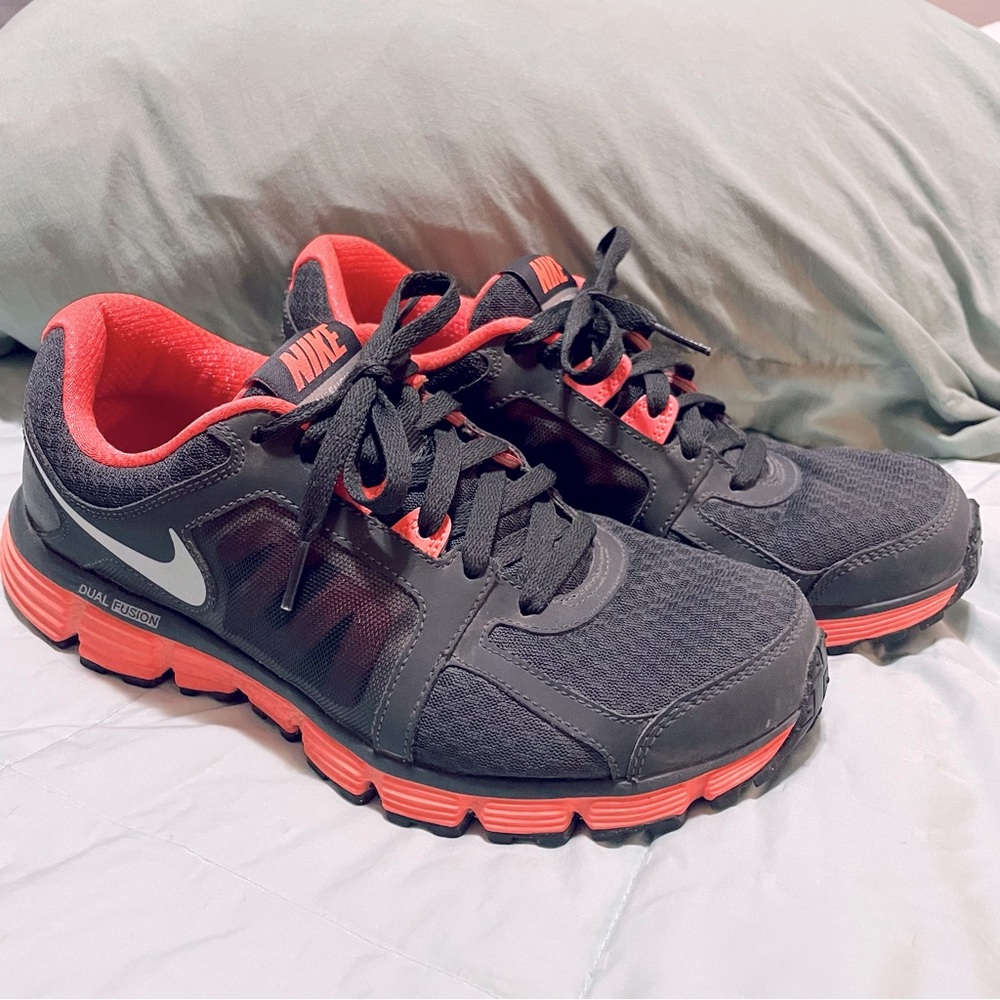 Nike Tennis Shoes